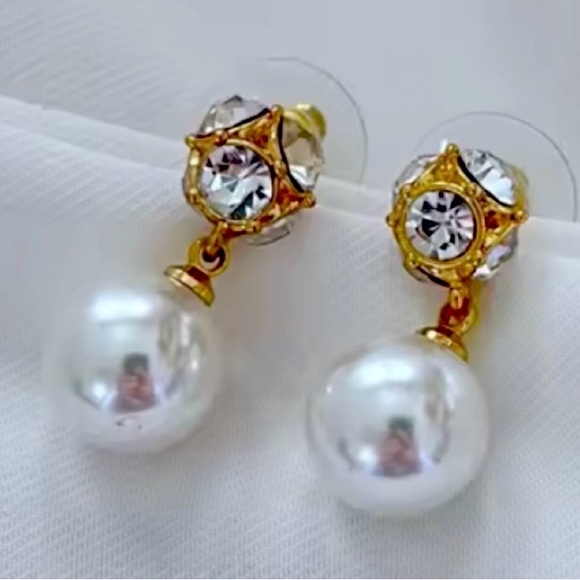 kate spade Jewelry - KATE SPADE NEW YORK SMALL PEARL DROP EARRINGS